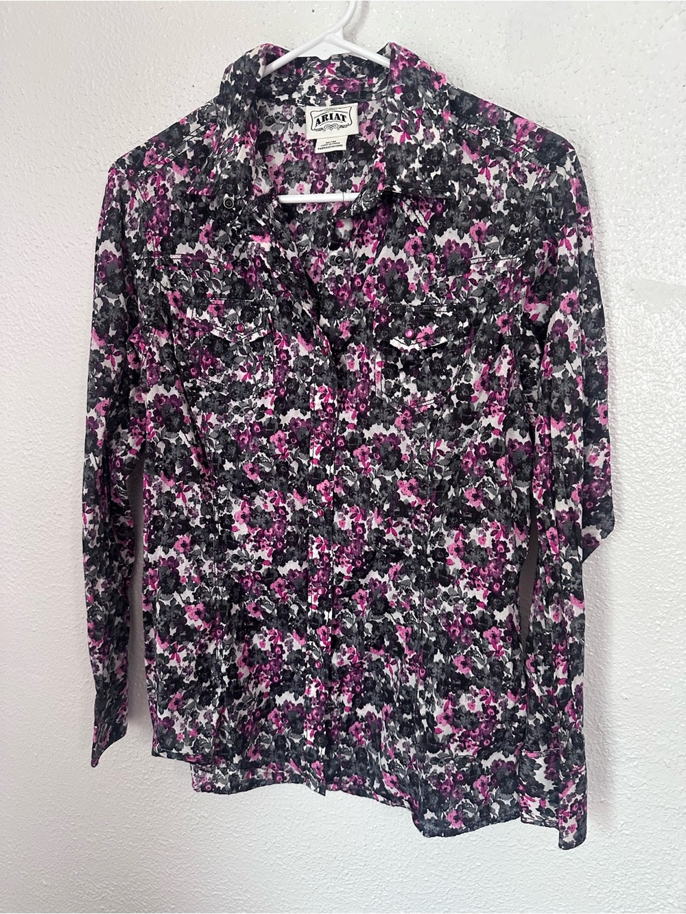 Ariat Women’s Medium Pearl Snap Long Sleeve Button Up Western Floral Shirt Pink